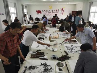 傳統(tǒng)文化助力扶貧攻堅(jiān)——江蘇、貴州中國畫學(xué)會交流展在貴陽開幕